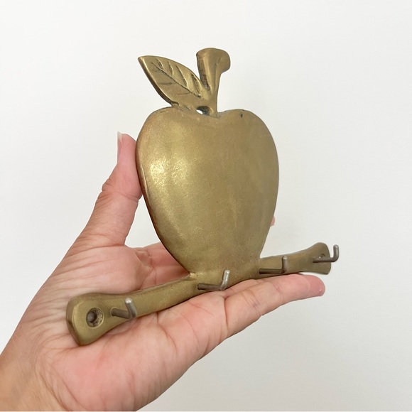 Beautiful Vintage Brass Apple Key Ring Holder Wall Hanging 4 Hooks - Picture 8 of 8